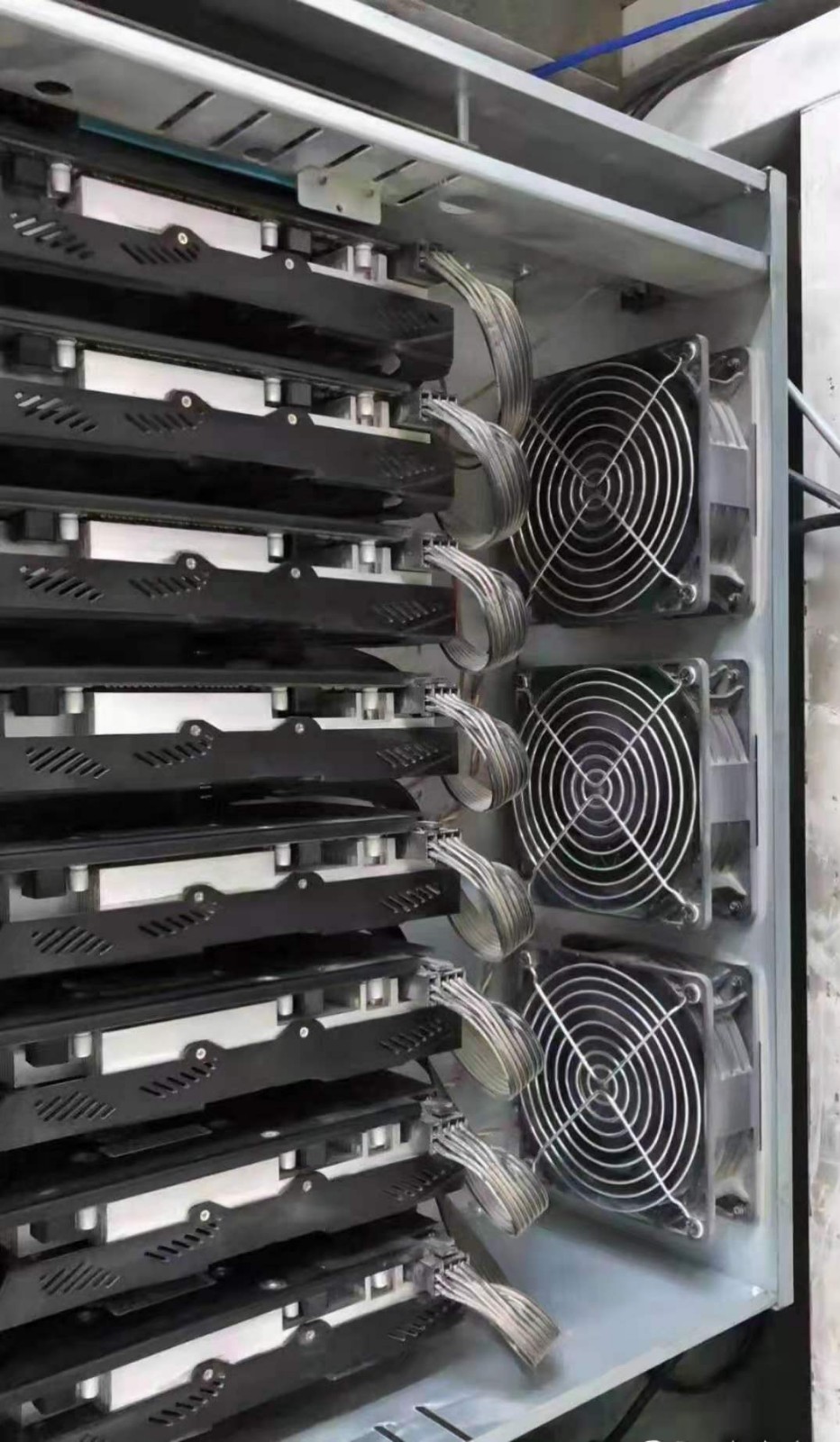 全新的矿机白牌588显卡机一个沣水都至少能挖40%的成本